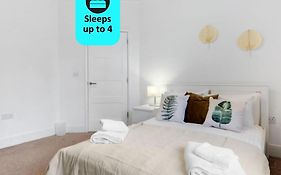 Chic 1Br House In Hounslow - 12 Mins From Heathrow Airport