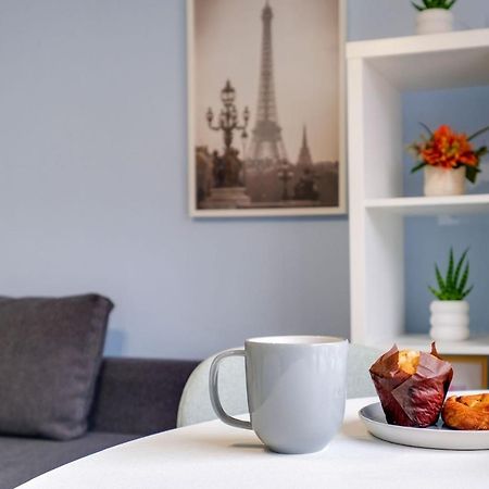 Chic 1Br House In Hounslow - 12 Mins From Heathrow Airport Apartment Feltham Exterior photo
